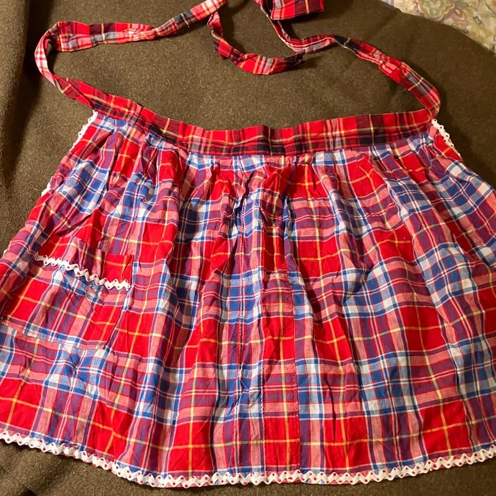 Vintage handmade tartan plaid apron with brick rack and candlewick stitching